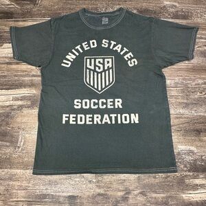 USA Soccer Federation T Shirt Mens L Distressed Graphic Grey USMNT USWNT EUC